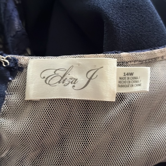 EUC-Eliza J dress Ruffle Sheath Dress. Cascading ruffles and lace back - Picture 6 of 10